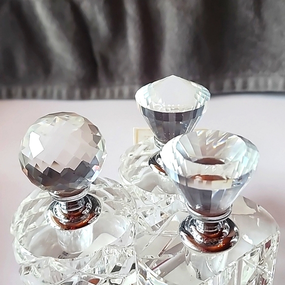 NWT. 3 Pieces of Clear Solid Decorative Look Bottles. - Picture 7 of 11